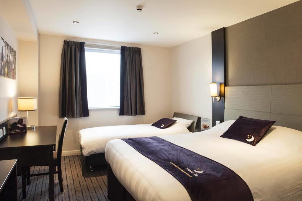 Premier Inn Хейл Екстериор снимка