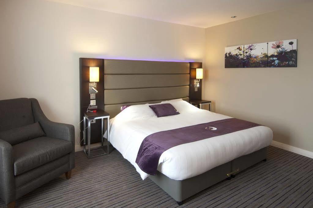 Premier Inn Хейл Екстериор снимка