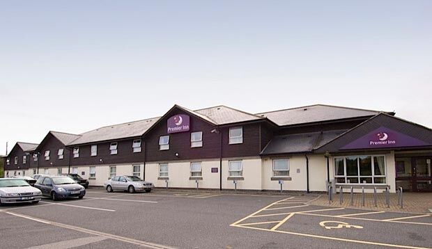 Premier Inn Хейл Екстериор снимка
