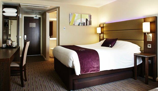 Premier Inn Хейл Екстериор снимка